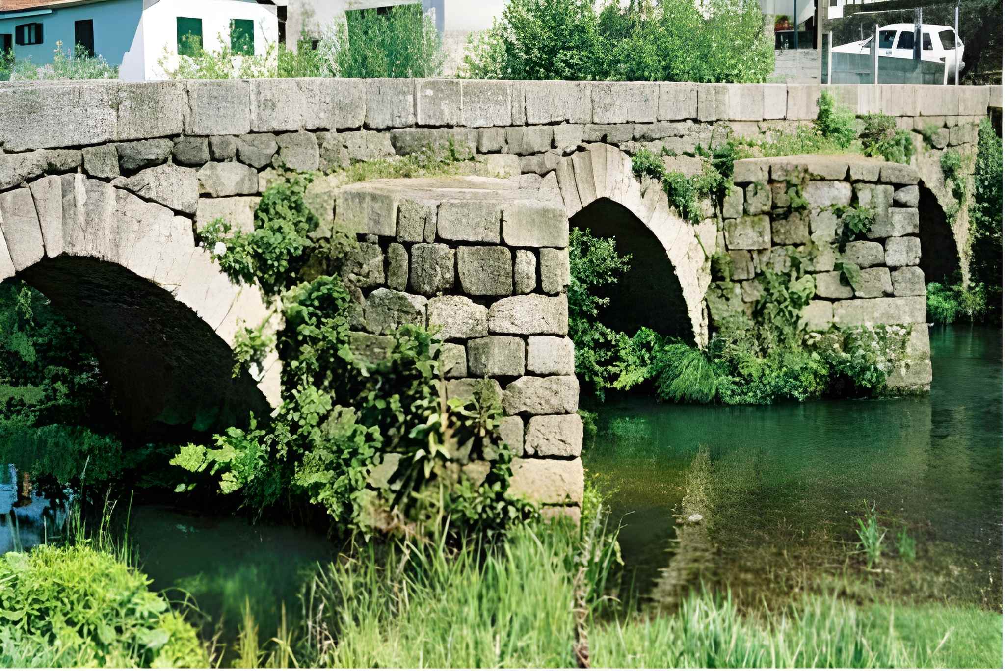 Ponte Ferreira, Casa da Portagem e Alminhas